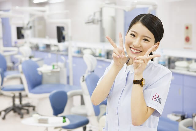 自然な笑顔あふれる歯科衛生士を目指して。輝く笑顔のトレーニング!