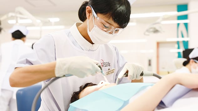 歯科衛生士と歯科助手の違い丨新大阪歯科衛生士専門学校